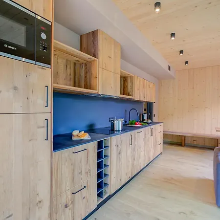 Apartment Leba House *